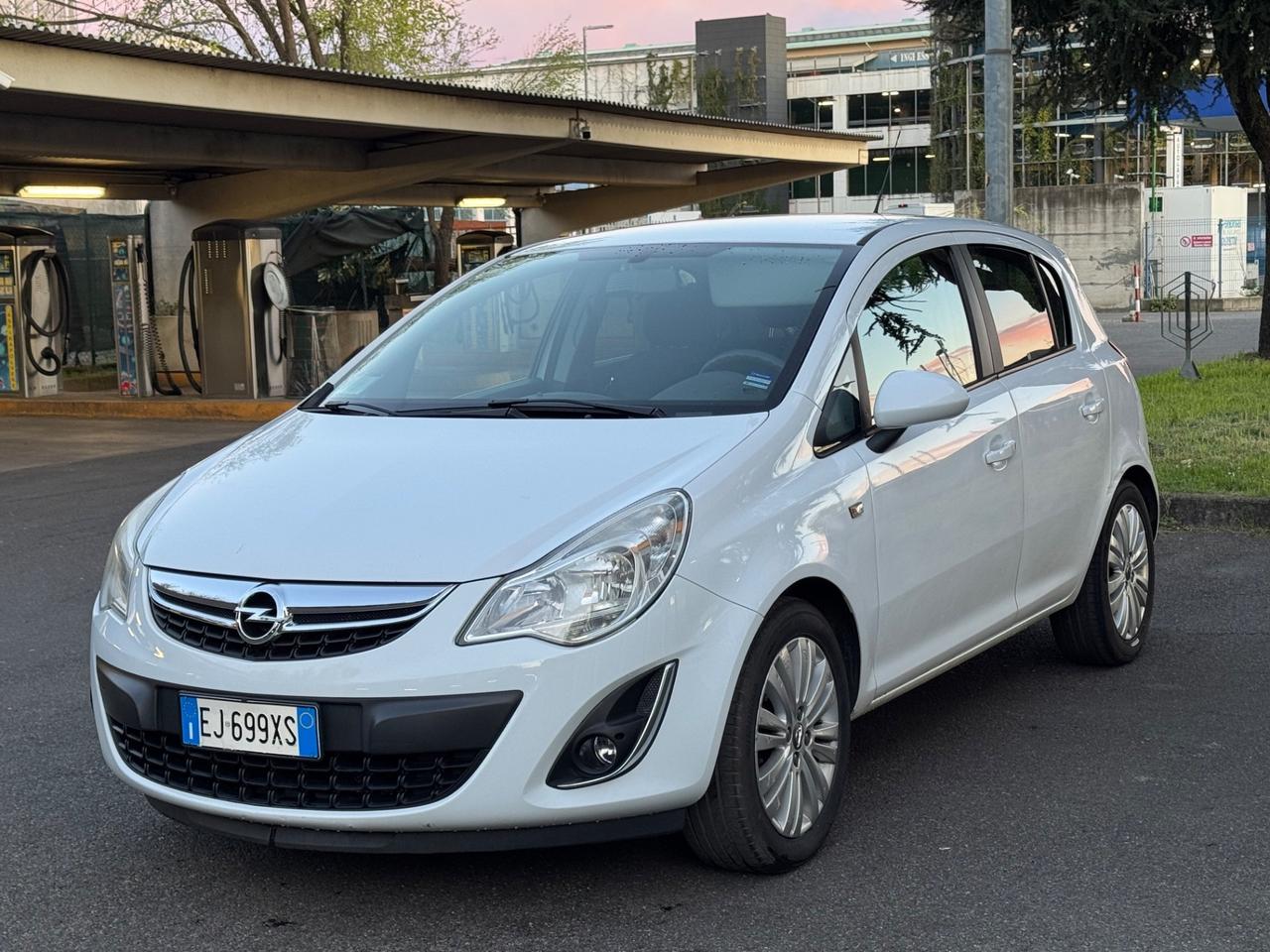 Opel Corsa 1.2 5 porte Cosmo