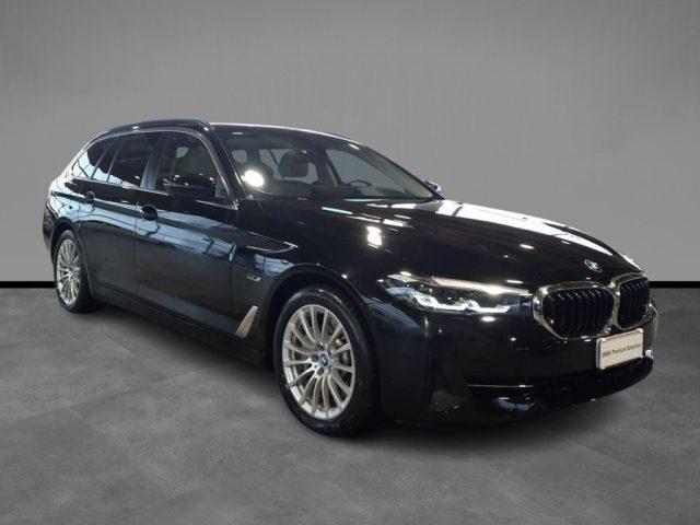 BMW 530 e xDrive Touring Business Aut. + Tetto apr.