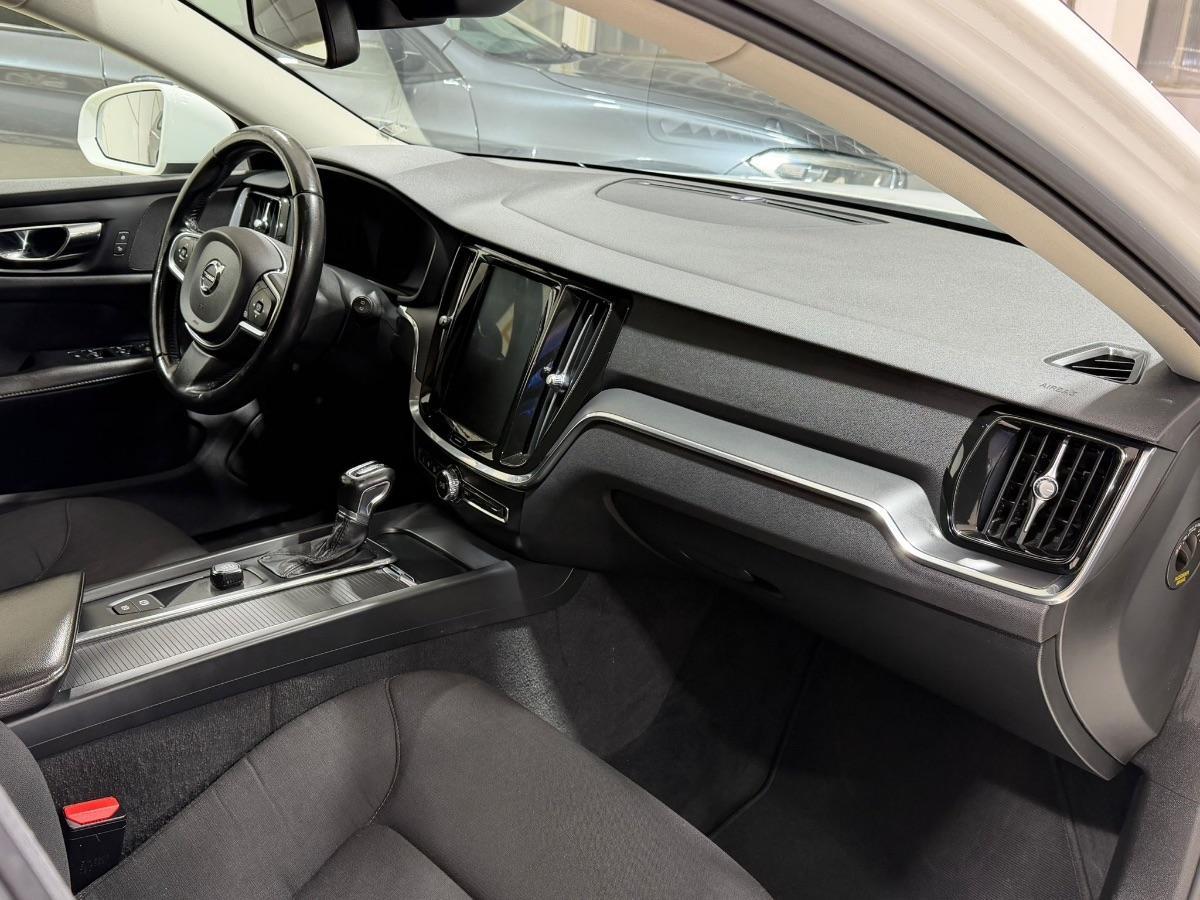 VOLVO - V60 - D3 Geartronic R-design