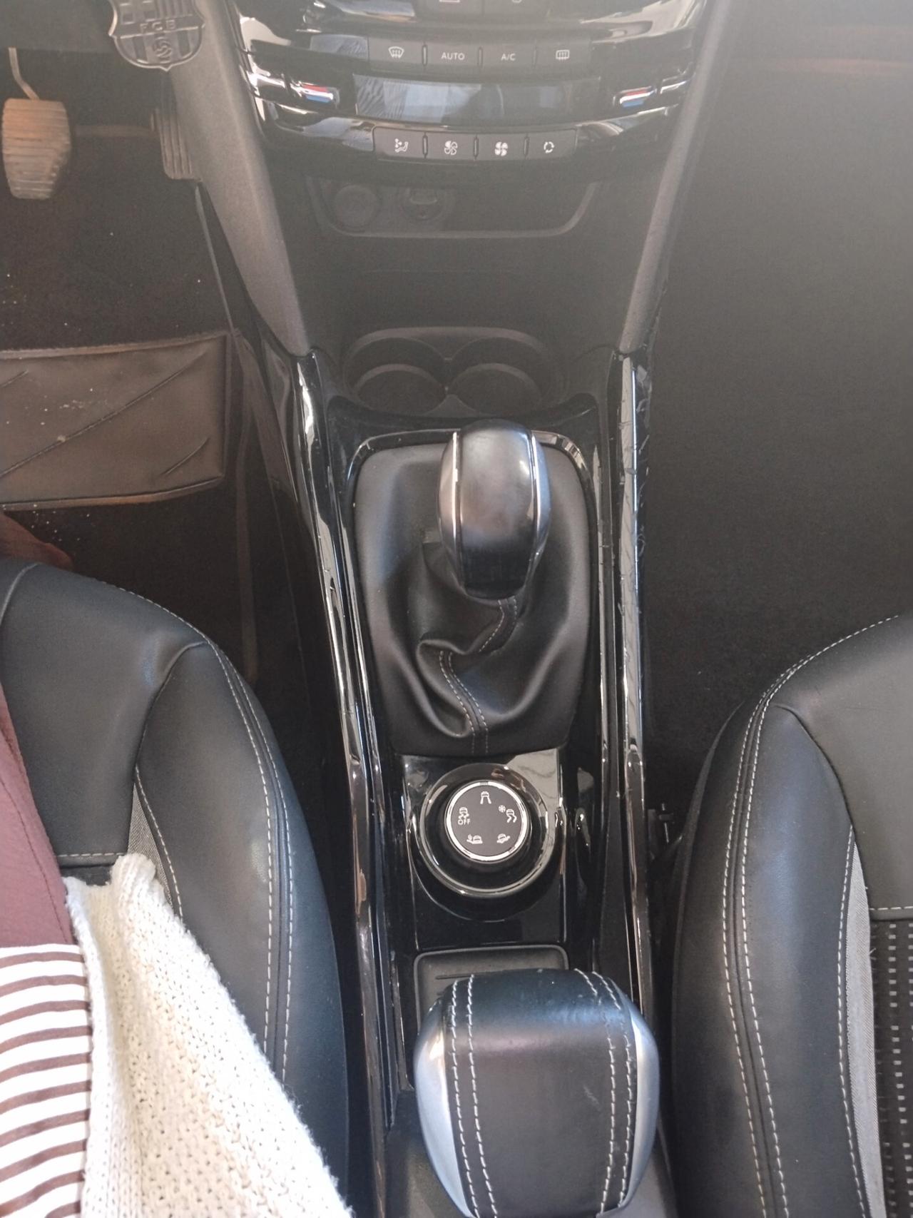 Peugeot 2008 1.6 diesel 2015 CON GARANZIA