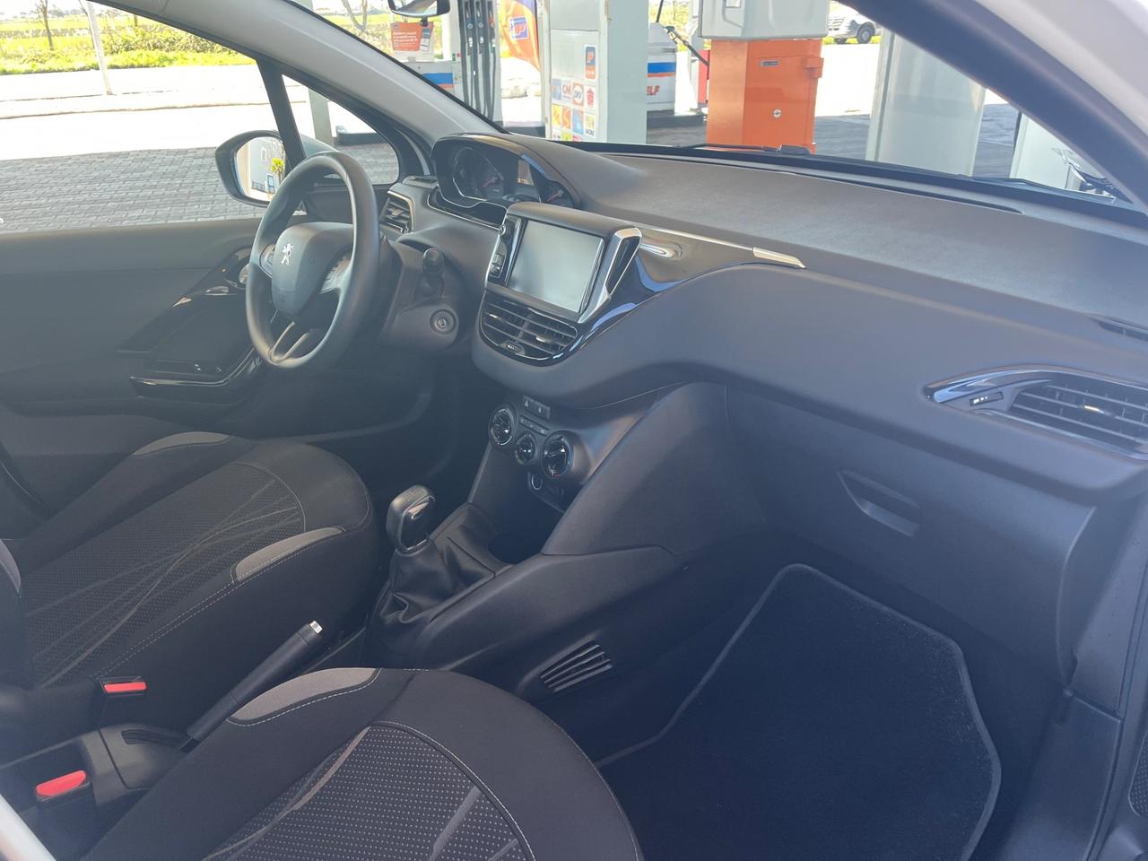 Peugeot 208 1.2 VTi 82 CV 5 porte Active km 67.000 garanzia 12 mesi