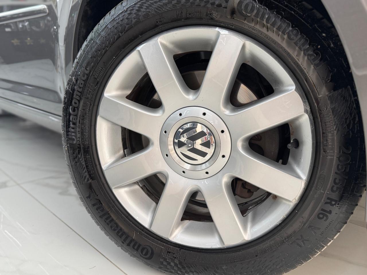 Volkswagen Touran 2.0 F DSG Highline