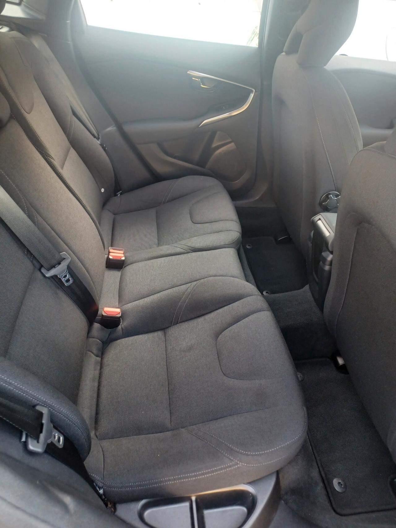 Volvo V40 D2 1.6 Momentum 2015 UNICO PROPRIETARIO