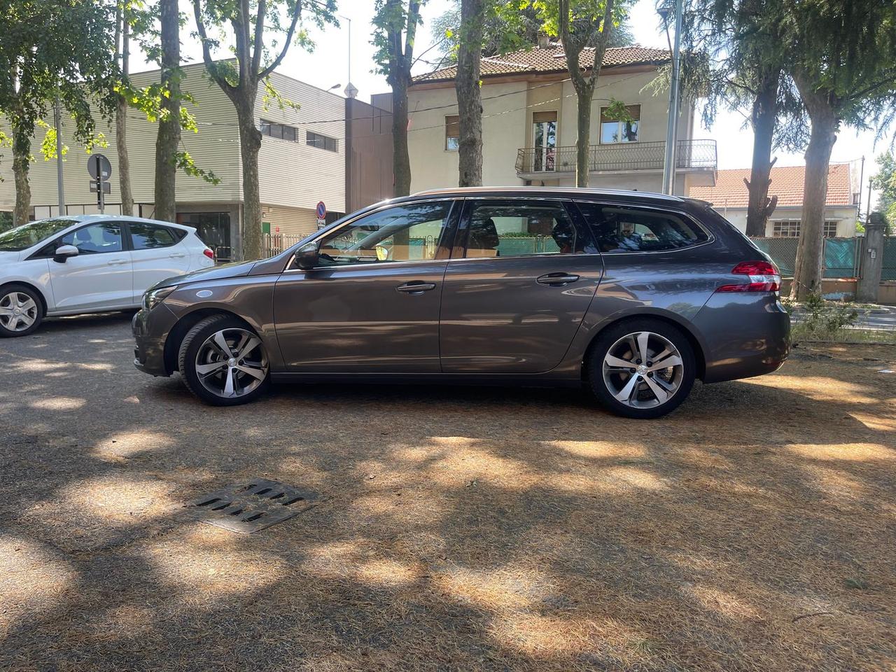 Peugeot 308 Allure 1.5 Blue HDI 130