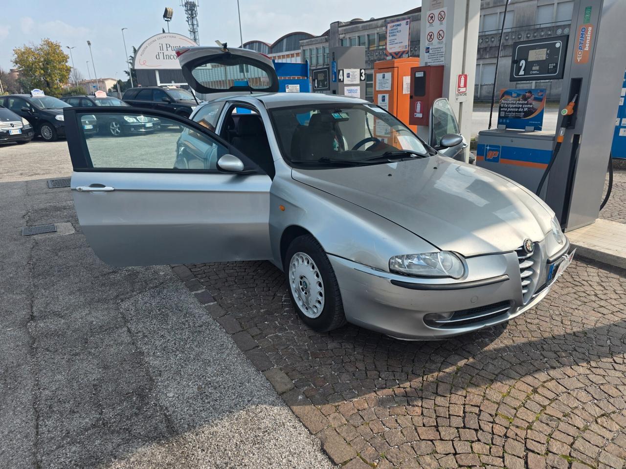 Alfa Romeo 147 1.6i 16V Twin Spark cat 3p. Con 251.000