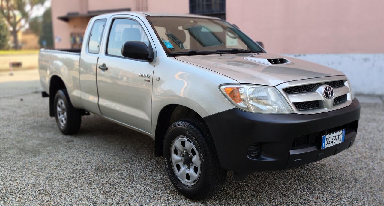 Toyota Hilux 2.5 D-4D 4WD Extra Cab PICK UP