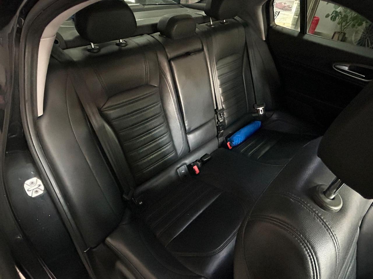 Alfa Romeo Giulia 2.2 Turbodiesel 210 CV AT8 AWD Q4 Veloce