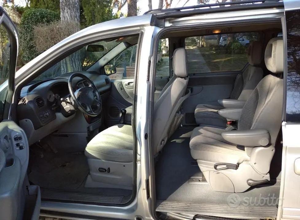 CHRYSLER VOYAGER 2.5 TDI VM 7 POSTI MANUALE 2004