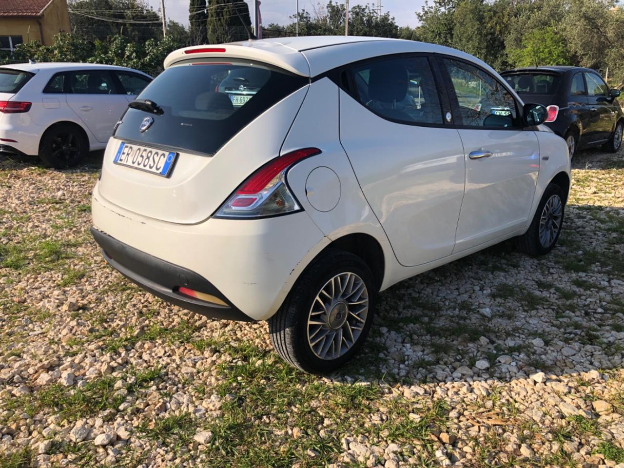 Lancia Ypsilon 0.9 TwinAir 85 CV 5 porte Metano Ecochic Gold