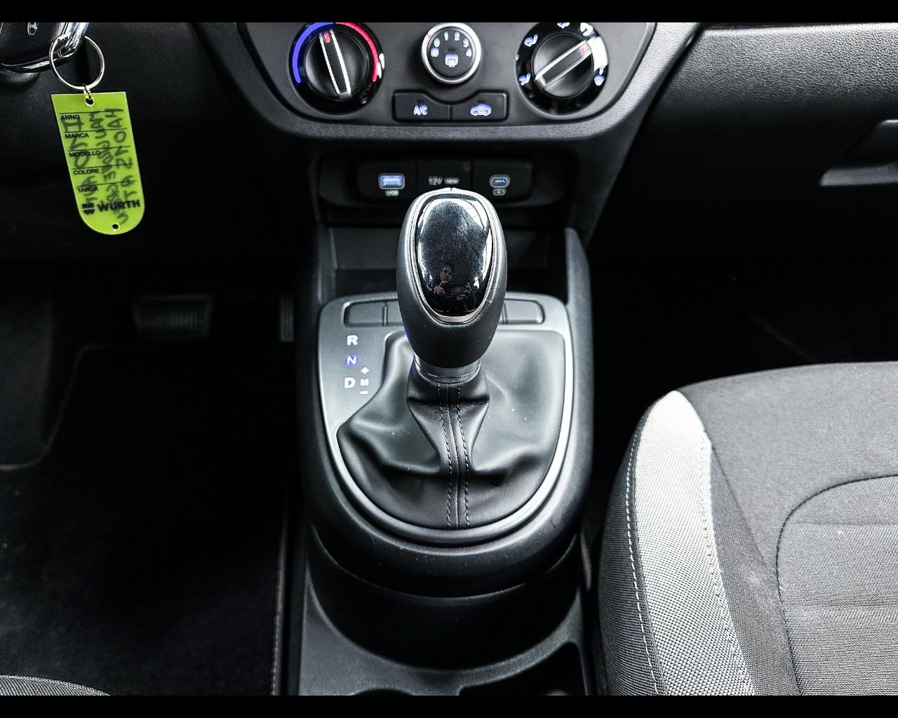 HYUNDAI i10 3ª serie - i10 1.0 MPI AT Connectline