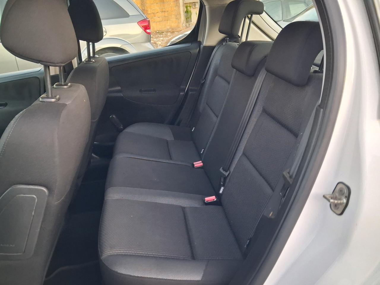 Peugeot 207 1.4 HDi 70CV 5p. Allure