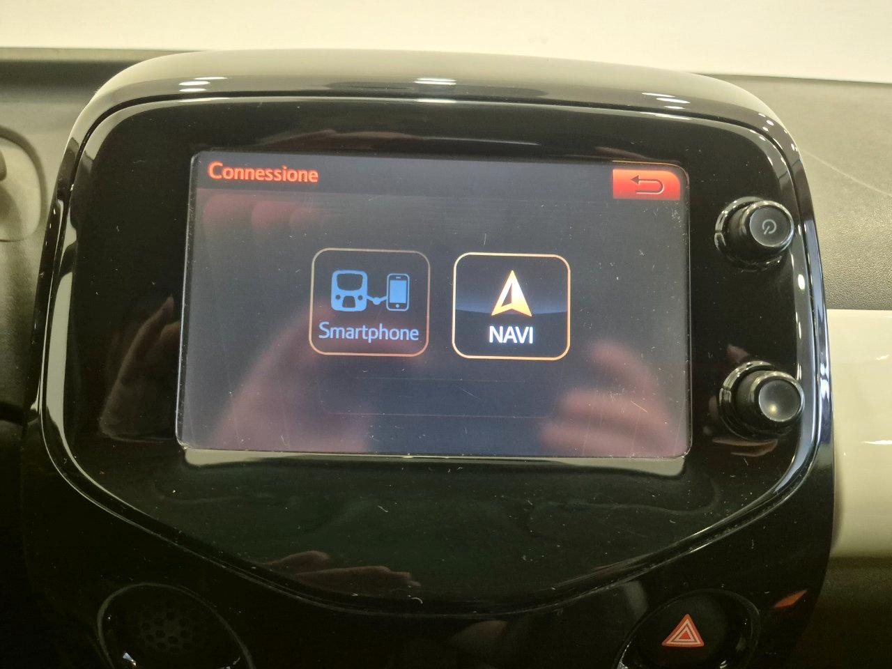 Toyota Aygo 5p 1.0 x-play aut. - NEOPATENTATI - Cam - Navi