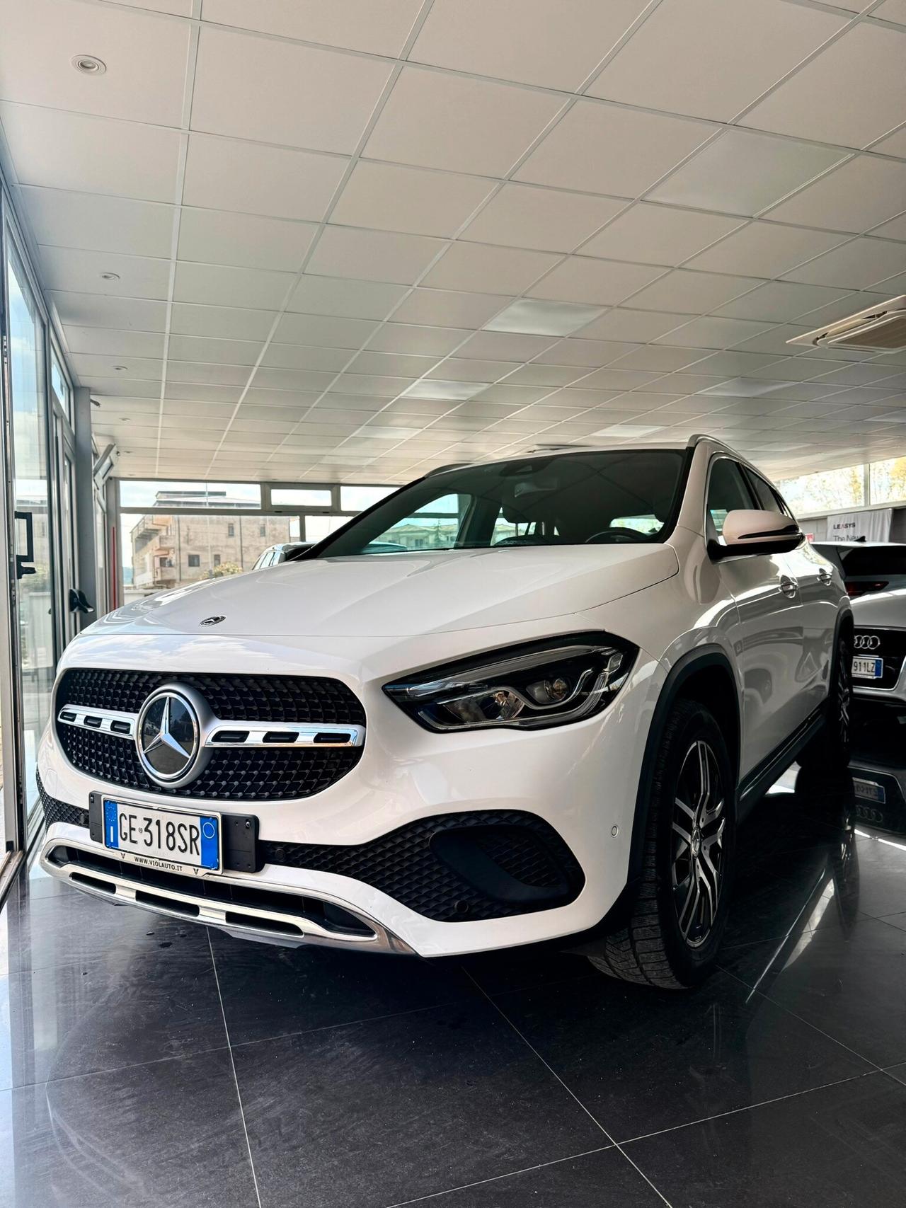 MERCEDES GLA (H247) GLA 200 d Automati...