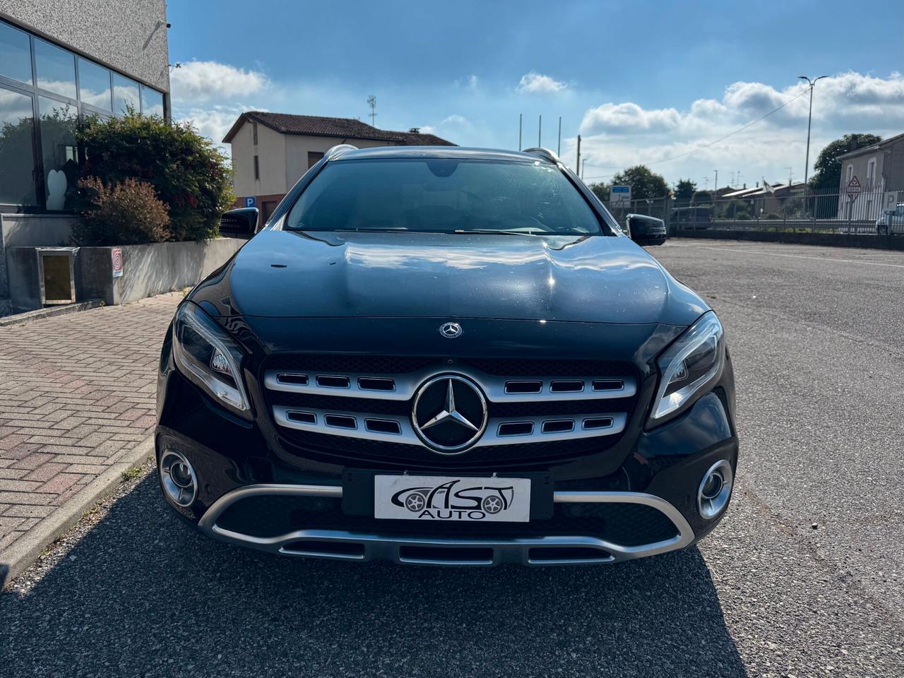 Mercedes GLA 180 Premium Plus