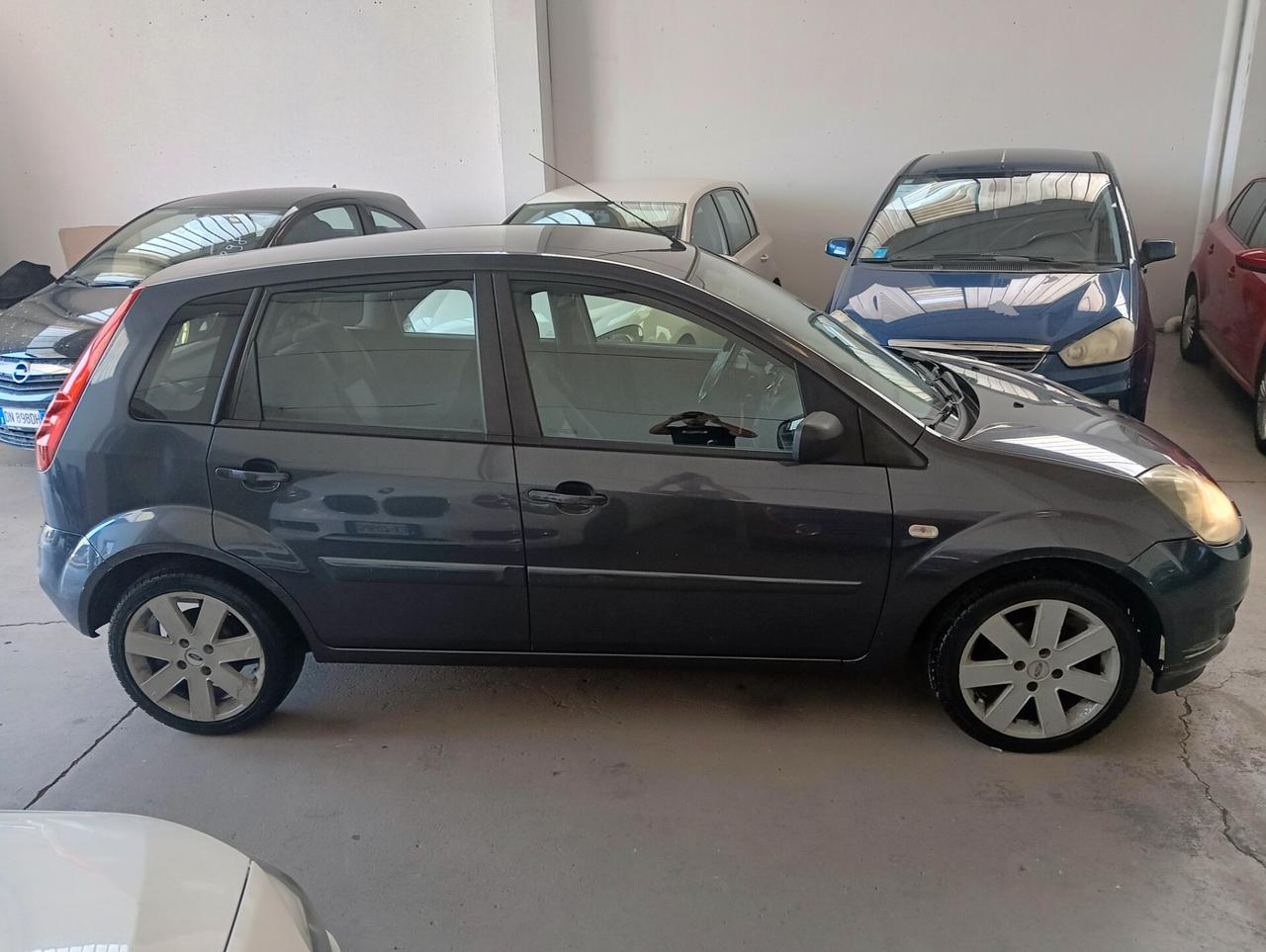 Ford Fiesta 1.2 16V 5p. Ghia