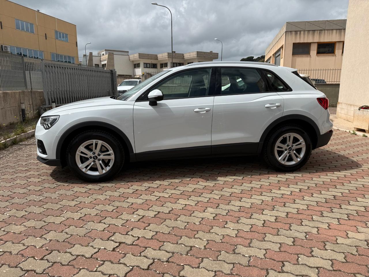 Audi Q3 35 TDI S tronic Business Advanced Matrix