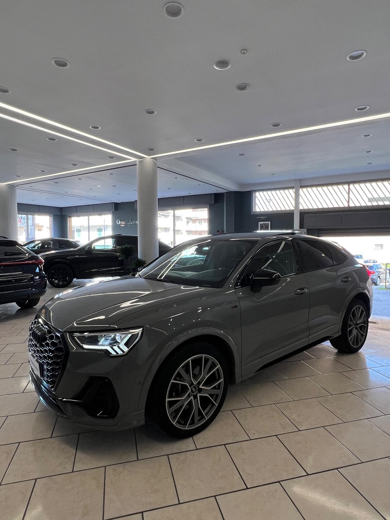 Audi Q3 SPB 40 TDI quattro S tronic Identity Black