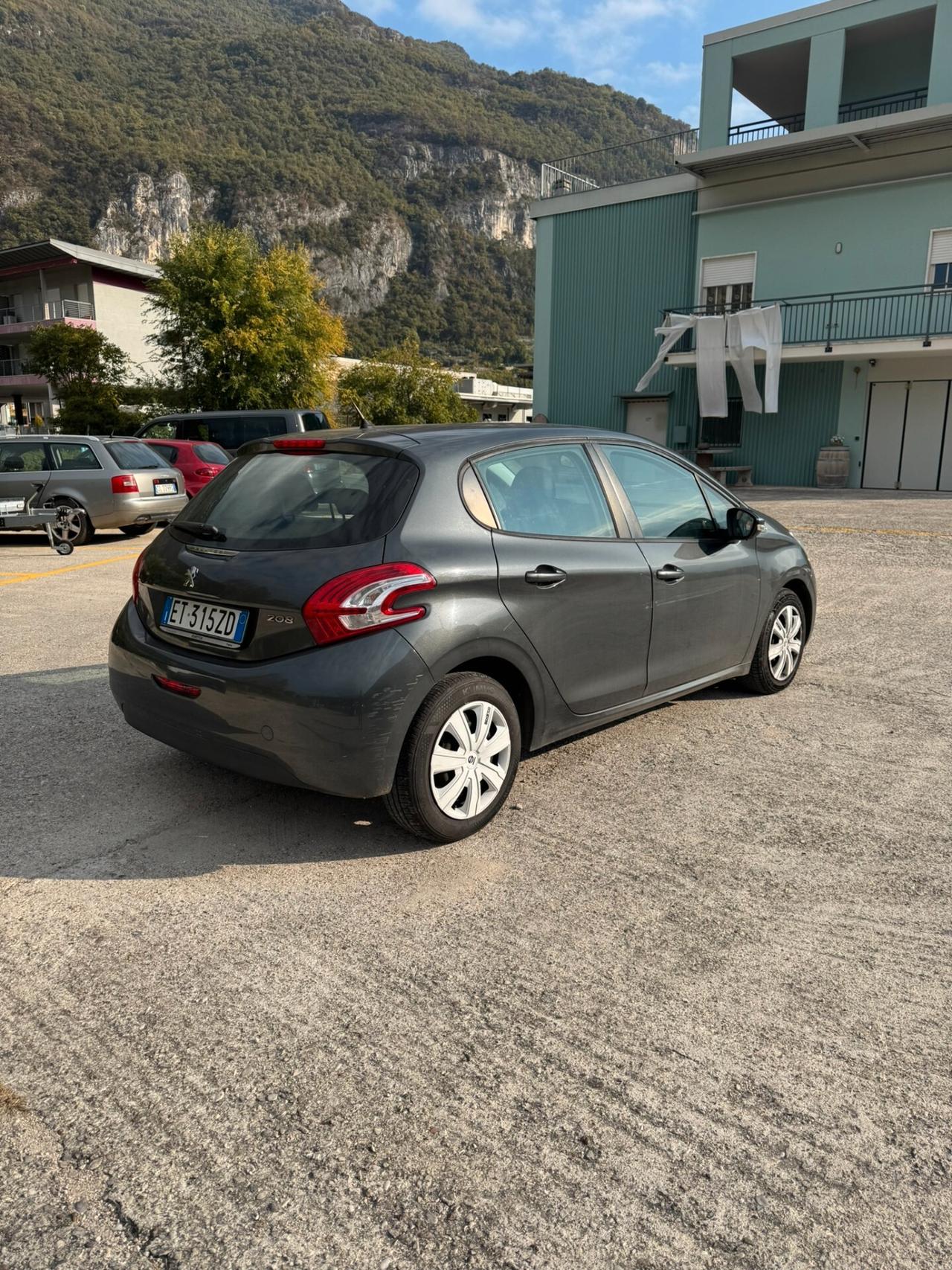 Peugeot 208 1.4 HDi 68 CV 5 porte NEOPATENTATI
