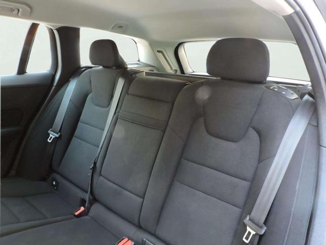 VOLVO V60 B4 (d) Geartronic Momentum Business Pro