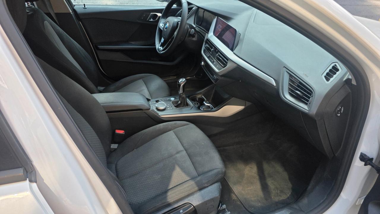 Bmw 116 116d 5p. Business Advantage