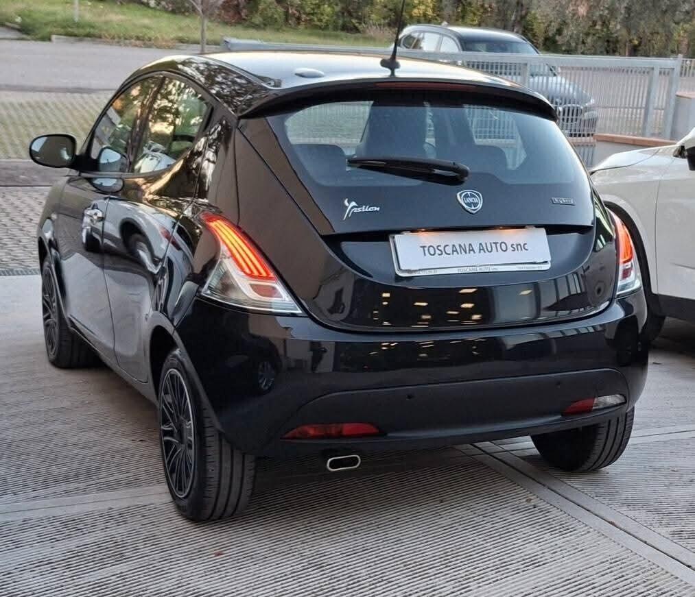 Lancia Ypsilon 1.0 hybrid gold plus full optional