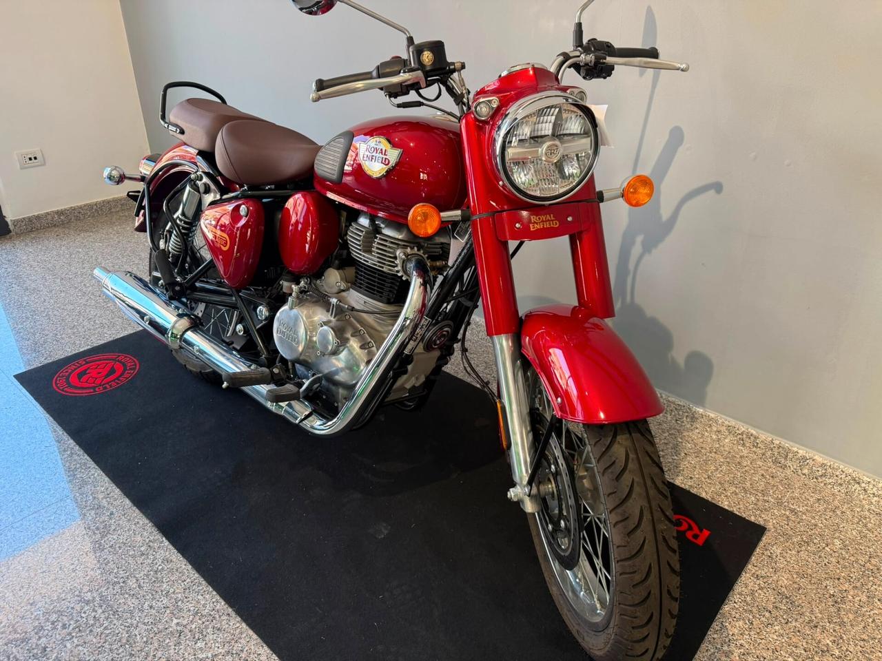 Royal Enfield Classic 350 MADRAS RED
