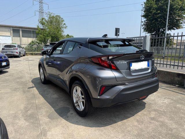 TOYOTA C-HR 1.8 Hybrid E-CVT Business