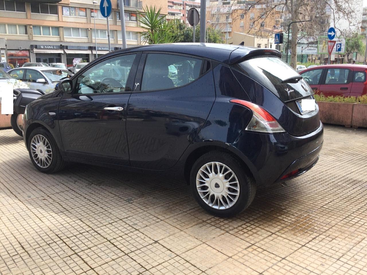 Lancia Ypsilon 1.2 69 CV 5 porte Silver