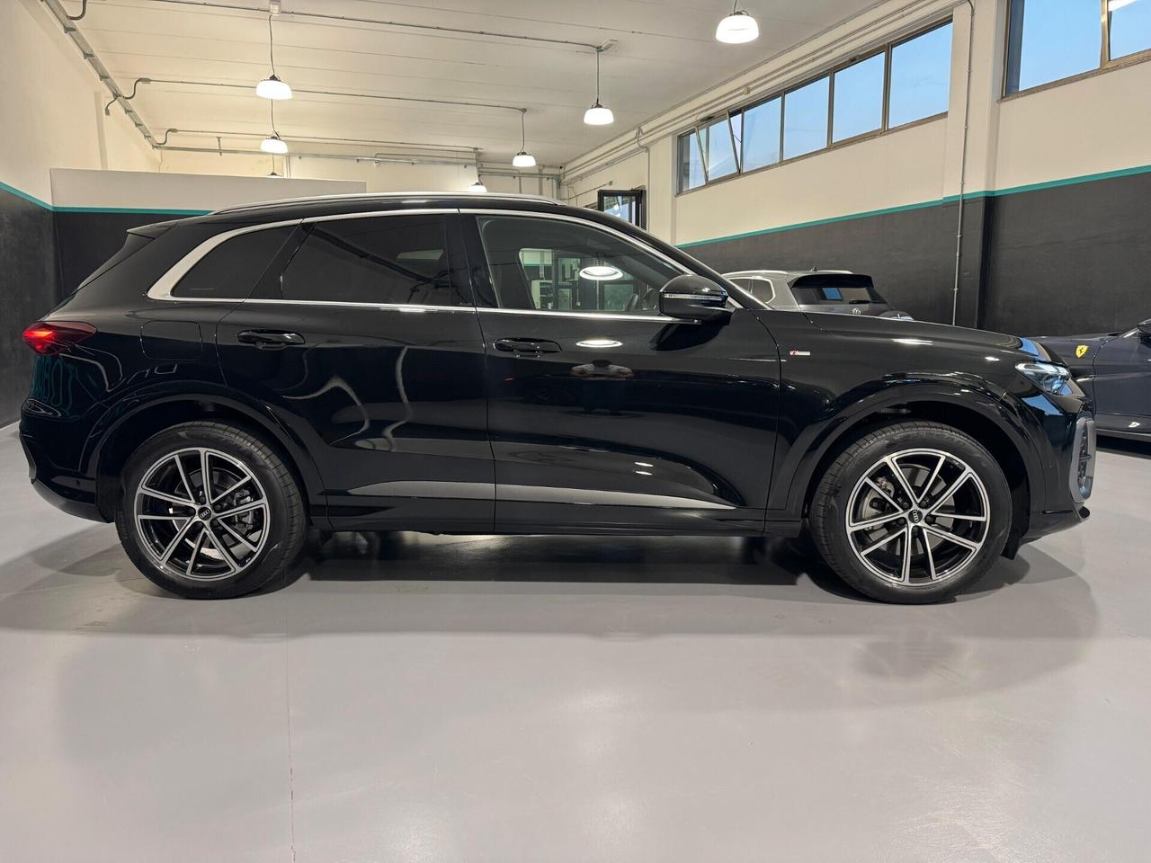 NEW Audi Q5 40 TDI quattro S tronic S line IVA ESP - NEW MODEL