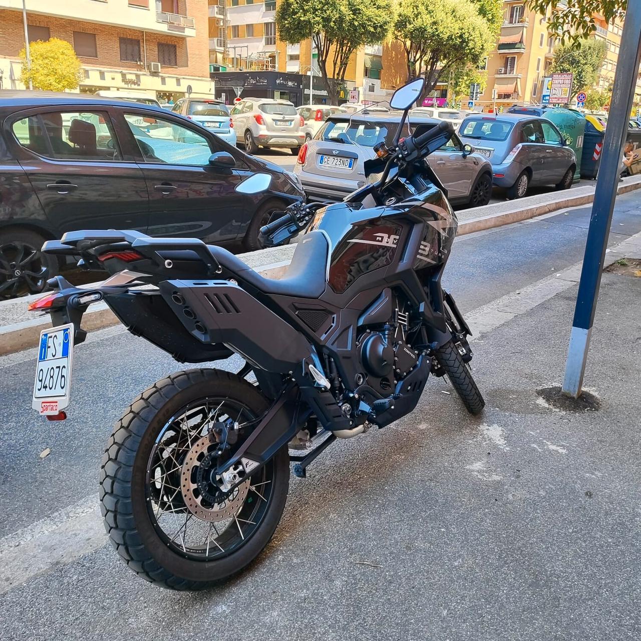 Zontes 703F 2025 – 8.500 km – 95 CV – Pari al nuovo