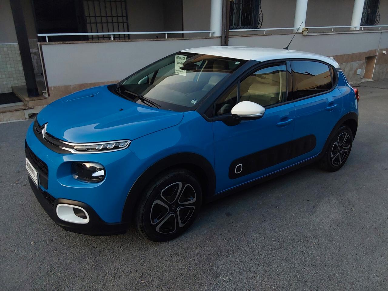 Citroen C3 1.2 PureTech 82 Cv Shine (Bicolore Metallizzato).