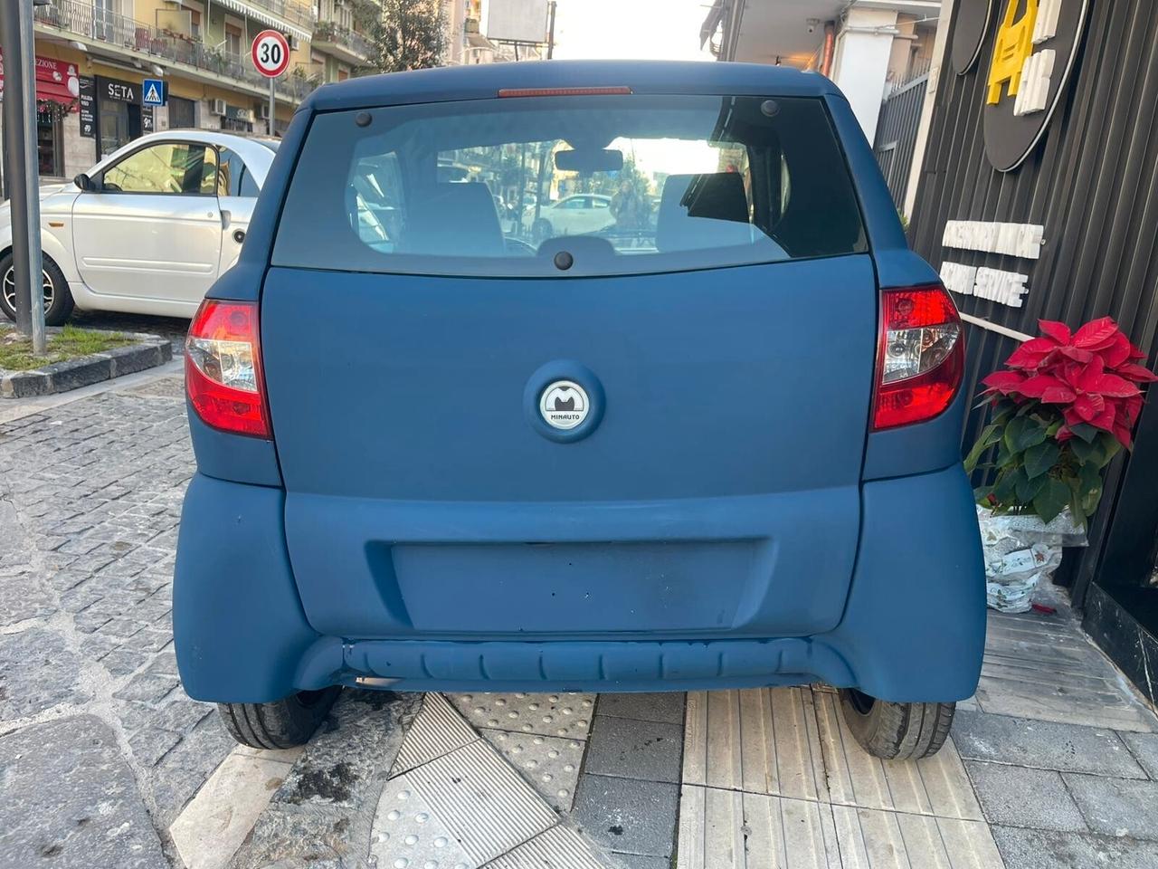 Aixam City min blu matt pronta consegna