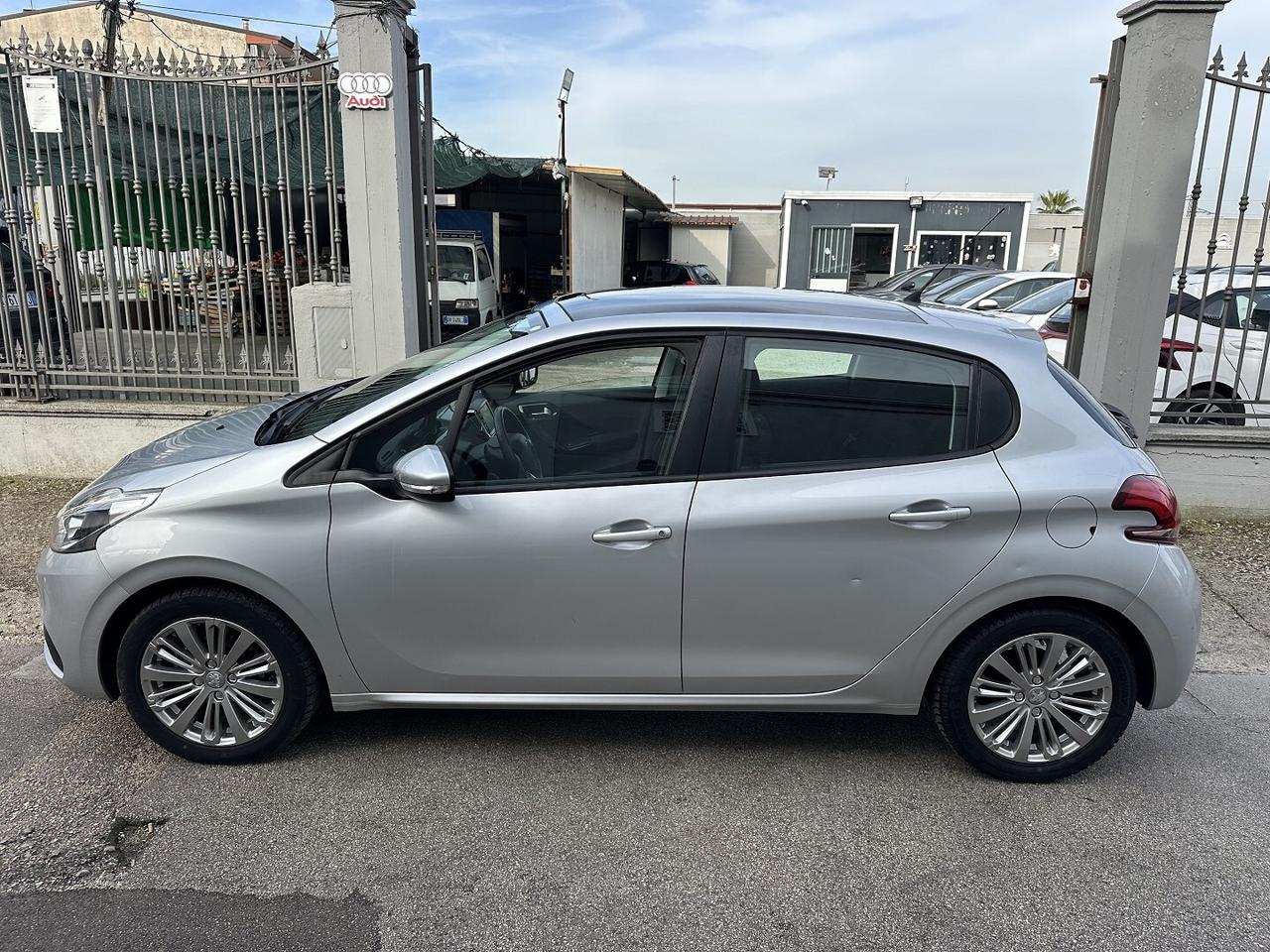 Peugeot 208 Allure 1.2 Benzina 82 Cv 2016 Tetto
