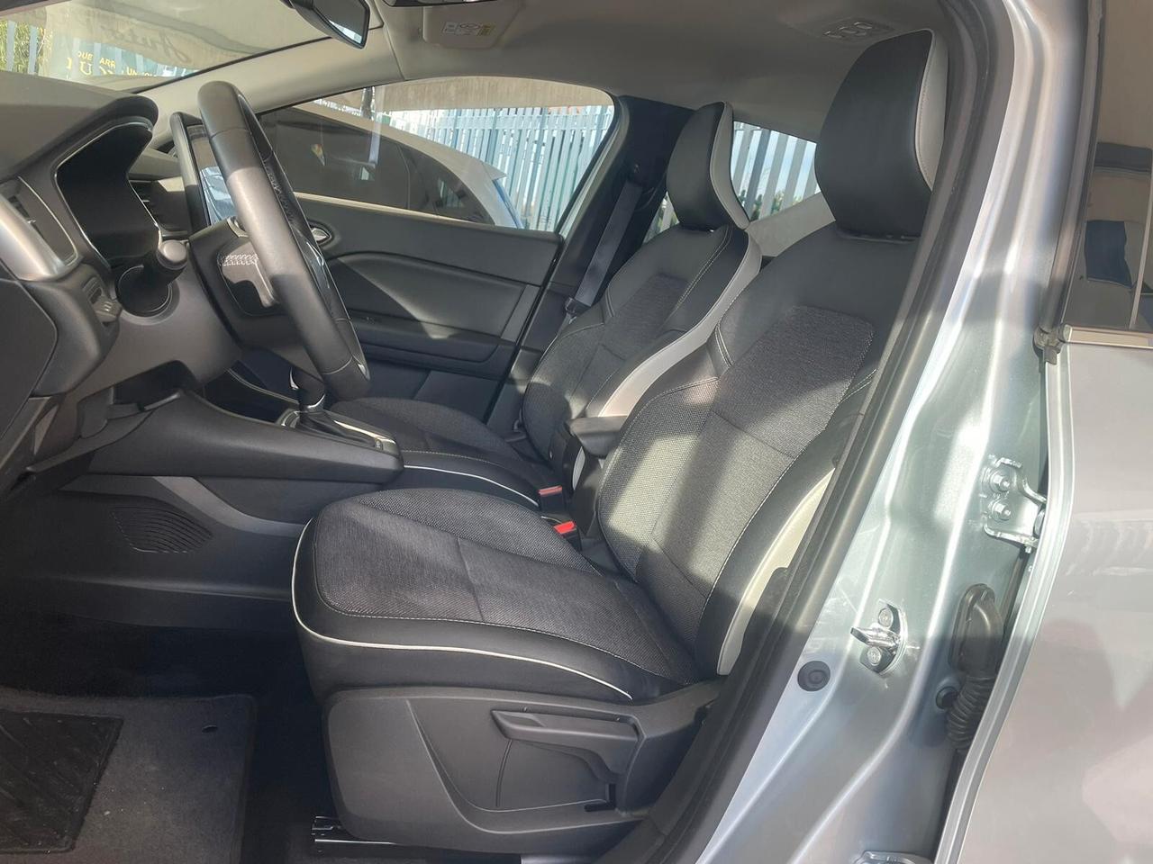 Renault Captur Full Hybrid E-Tech Intens