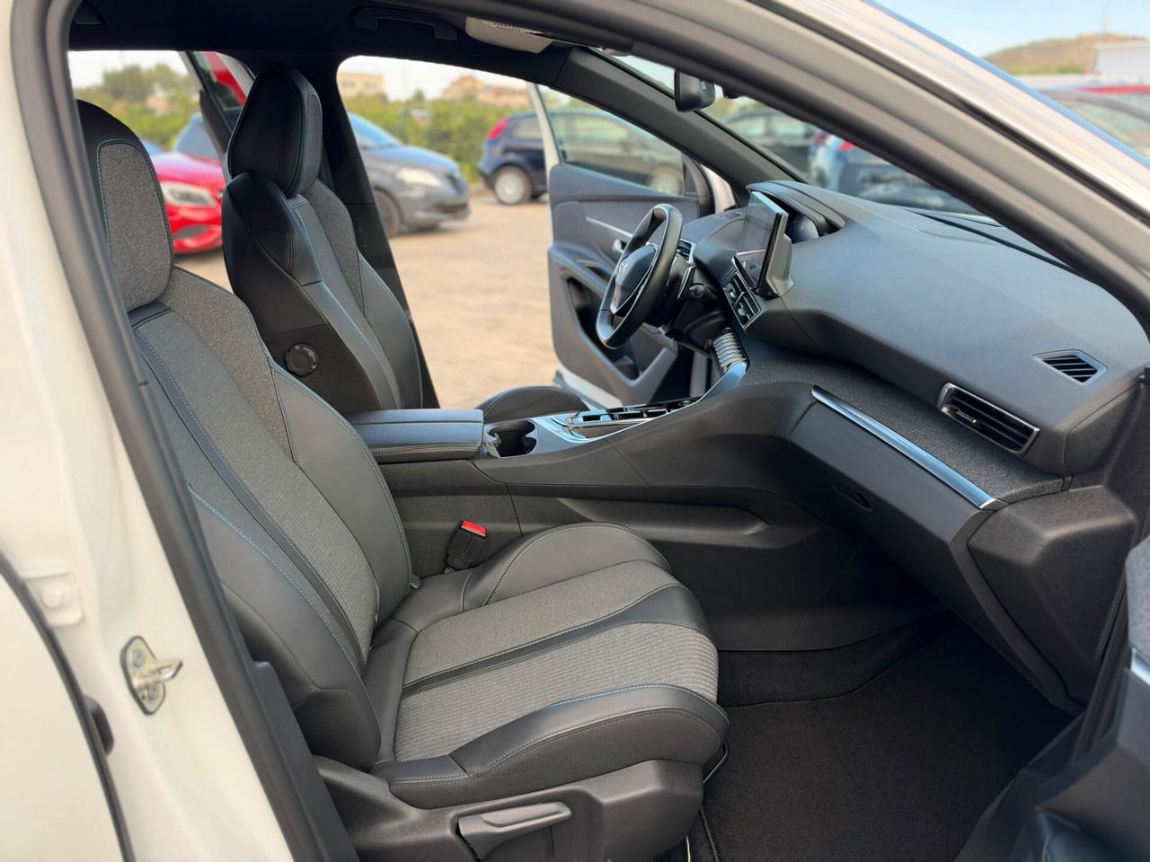 PEUGEOT 3008 1.5 HDI 130CV ALLURE 2023