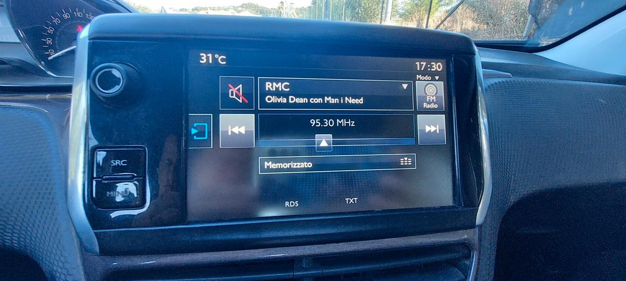 PEUGEOT 2008 1,2 BENZINA GIUDABILE DA NEOPATENTATI TELEFONO NAVIGATORE IMPECCABILE