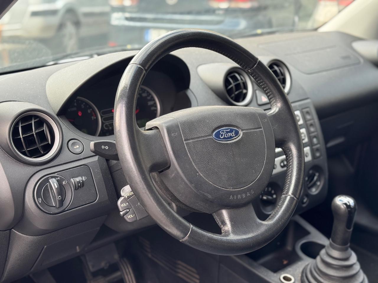 FORD FIESTA 1.2 BENZINA NEO PATENTATI KM REALI