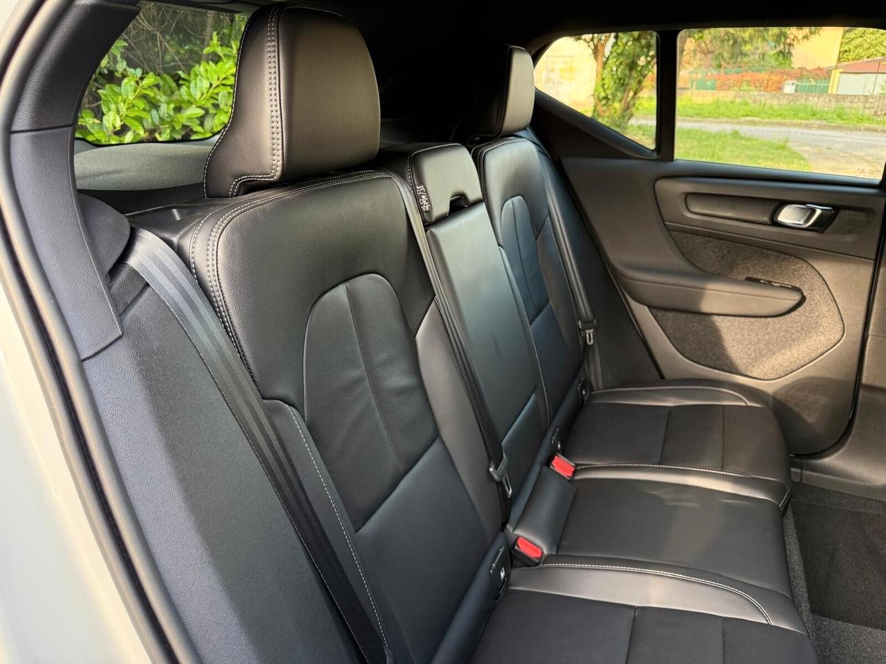 Volvo XC40 B4 AWD HYBRID Geartronic R-Design