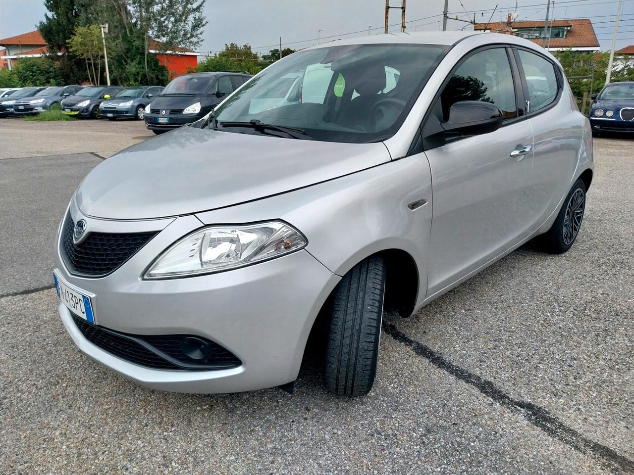 Lancia Ypsilon 1.2 69 CV 5 porte Gold