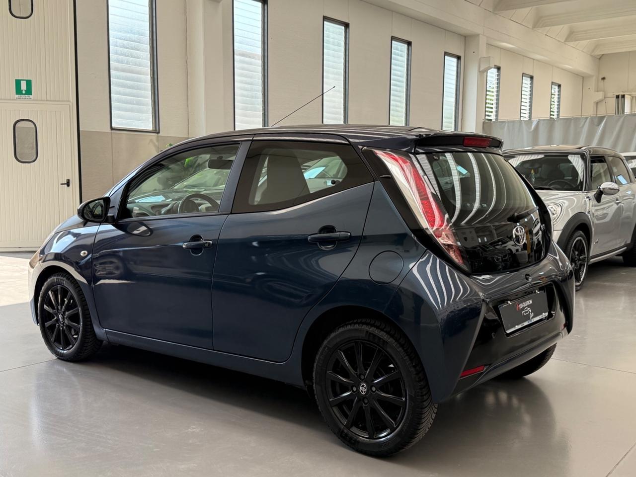 Toyota Aygo 1.0 VVT-i 69 CV 5 porte x-play MMT
