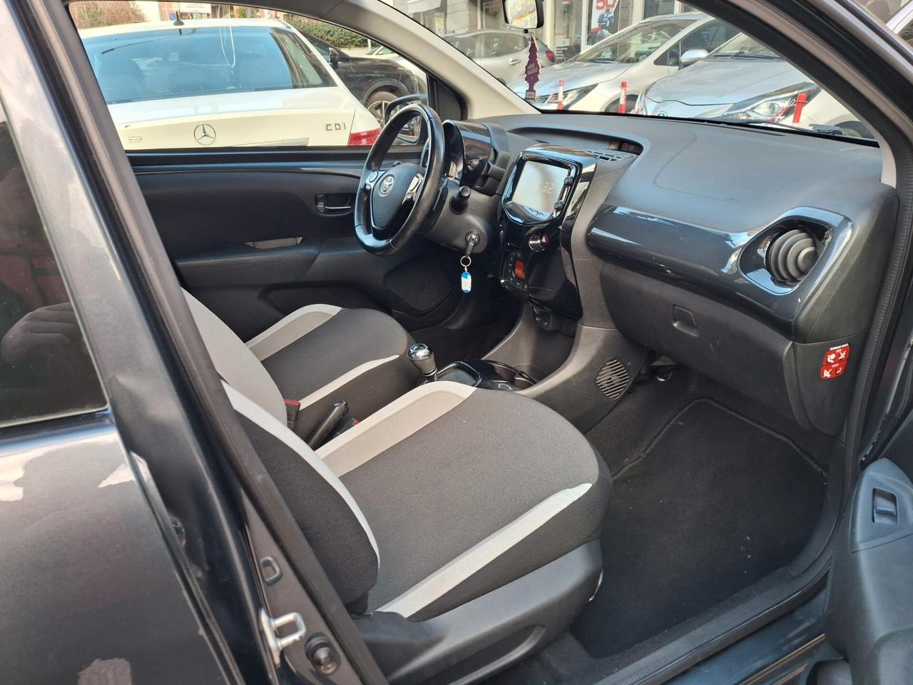 Toyota Aygo 1.0 VVT-i 69 CV 5 porte x-play MMT