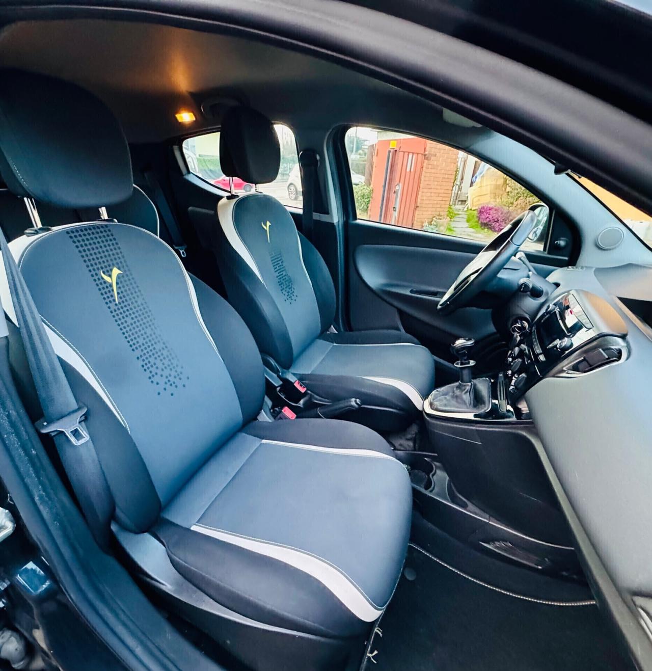 Lancia Ypsilon 1.2 69 CV 5 porte