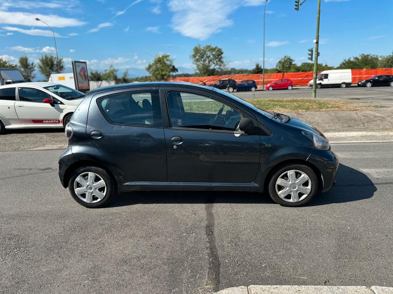 Toyota Aygo 1.0 12V VVT-i 5 porte Deep Ocean Connect