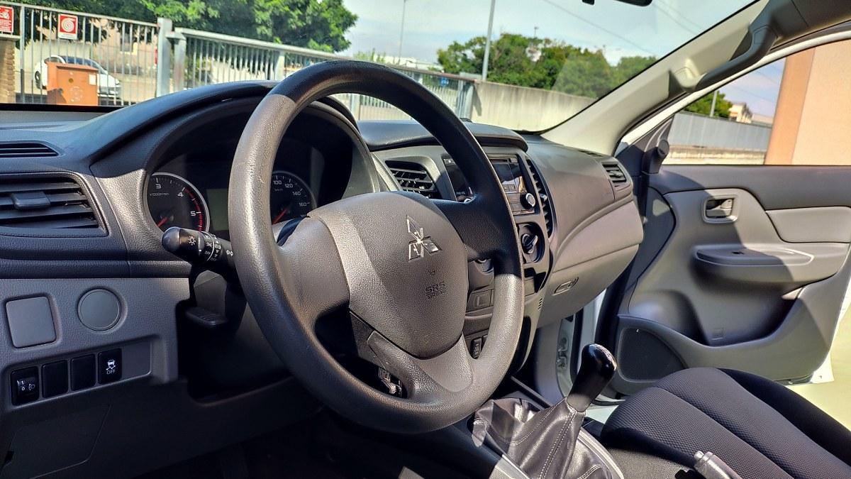 MITSUBISHI L200 2.4 Di-D/154Cv Club Cab Inform