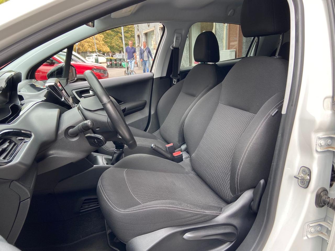 Peugeot 208 Black Line 1.2 PureTech 82 #50393