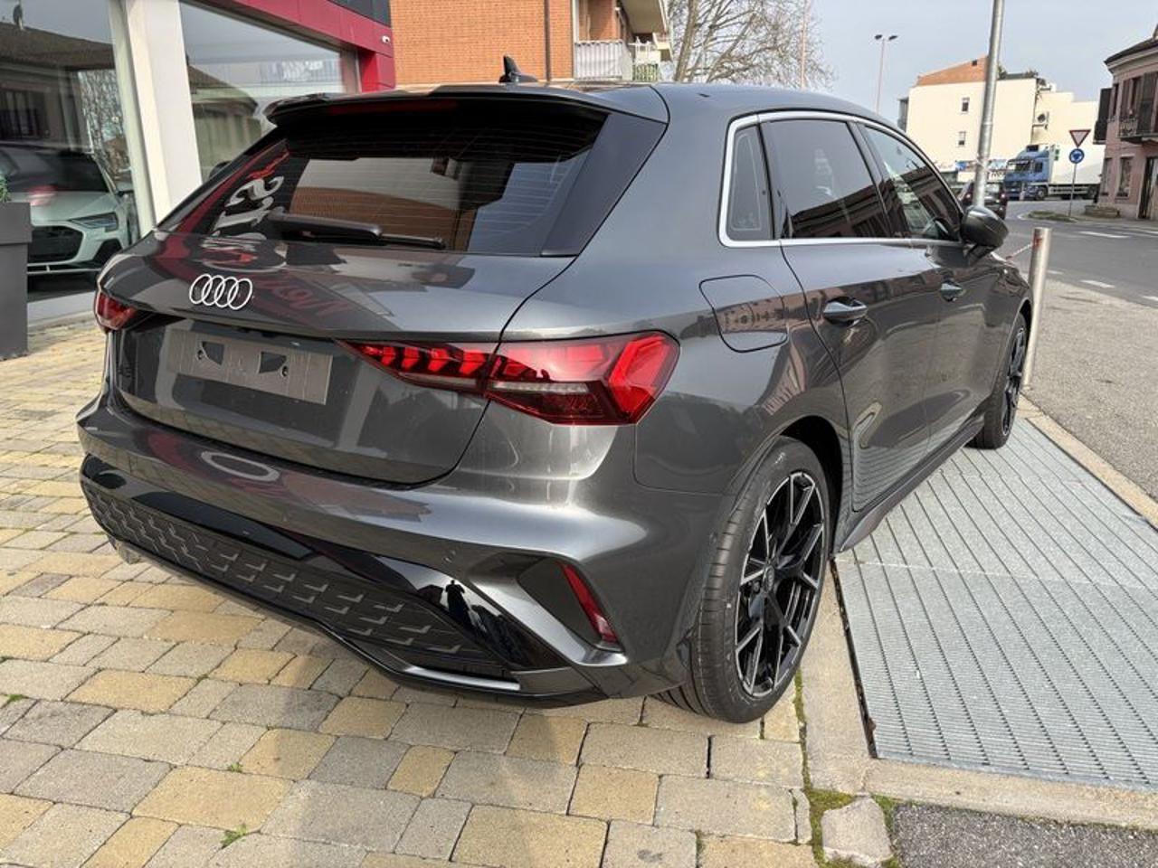 Audi A3 SPB TFSI 110 kW S tronic S line edition MATRIX