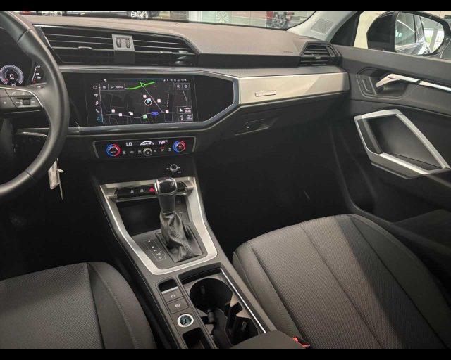 AUDI Q3 35 TDI S tronic Business Advanced