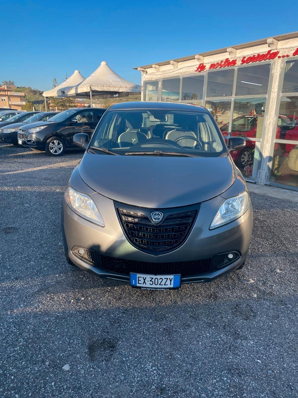 Lancia Ypsilon 0.9 TwinAir 80 CV 5 porte Benzina/Metano Elefantino