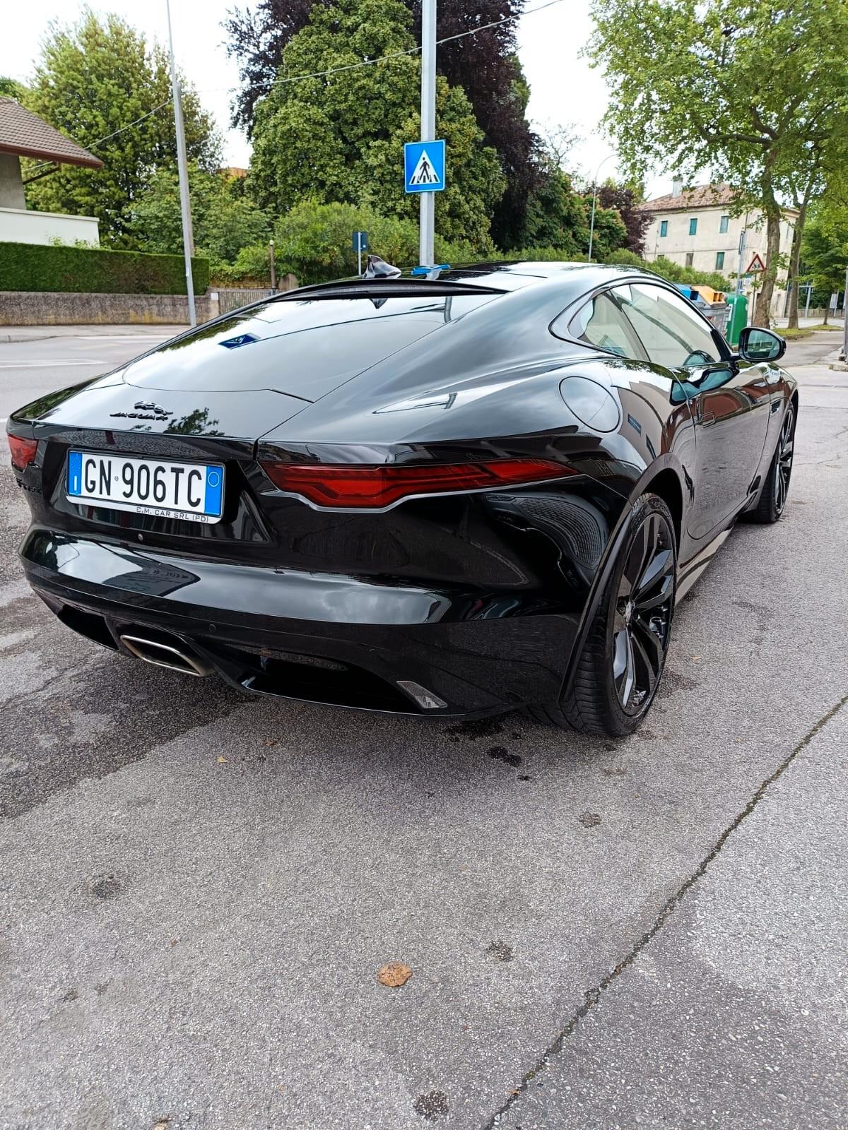 Jaguar F-Type 2.0 aut. Coupé R-Dynamic Black