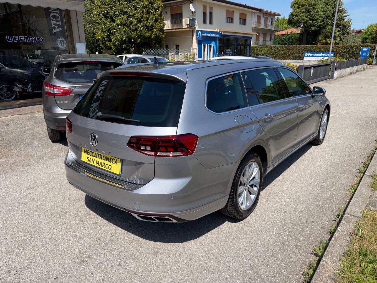 VOLKSWAGEN - Passat Variant - Passat Var. 1.6 TDI DSG Comfortline BMT